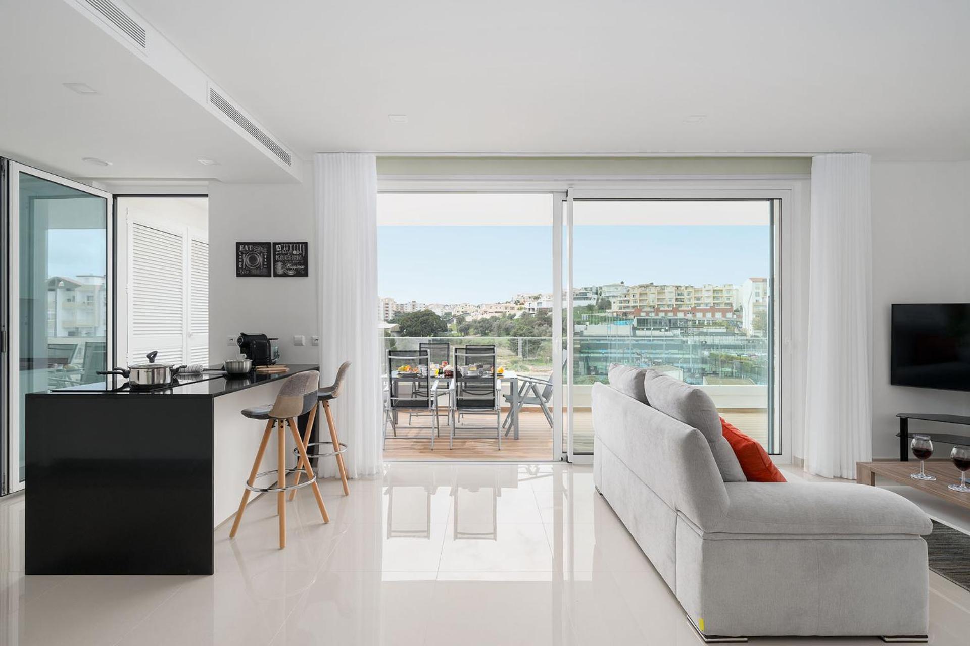 Court View - Modern 2 Bedroom