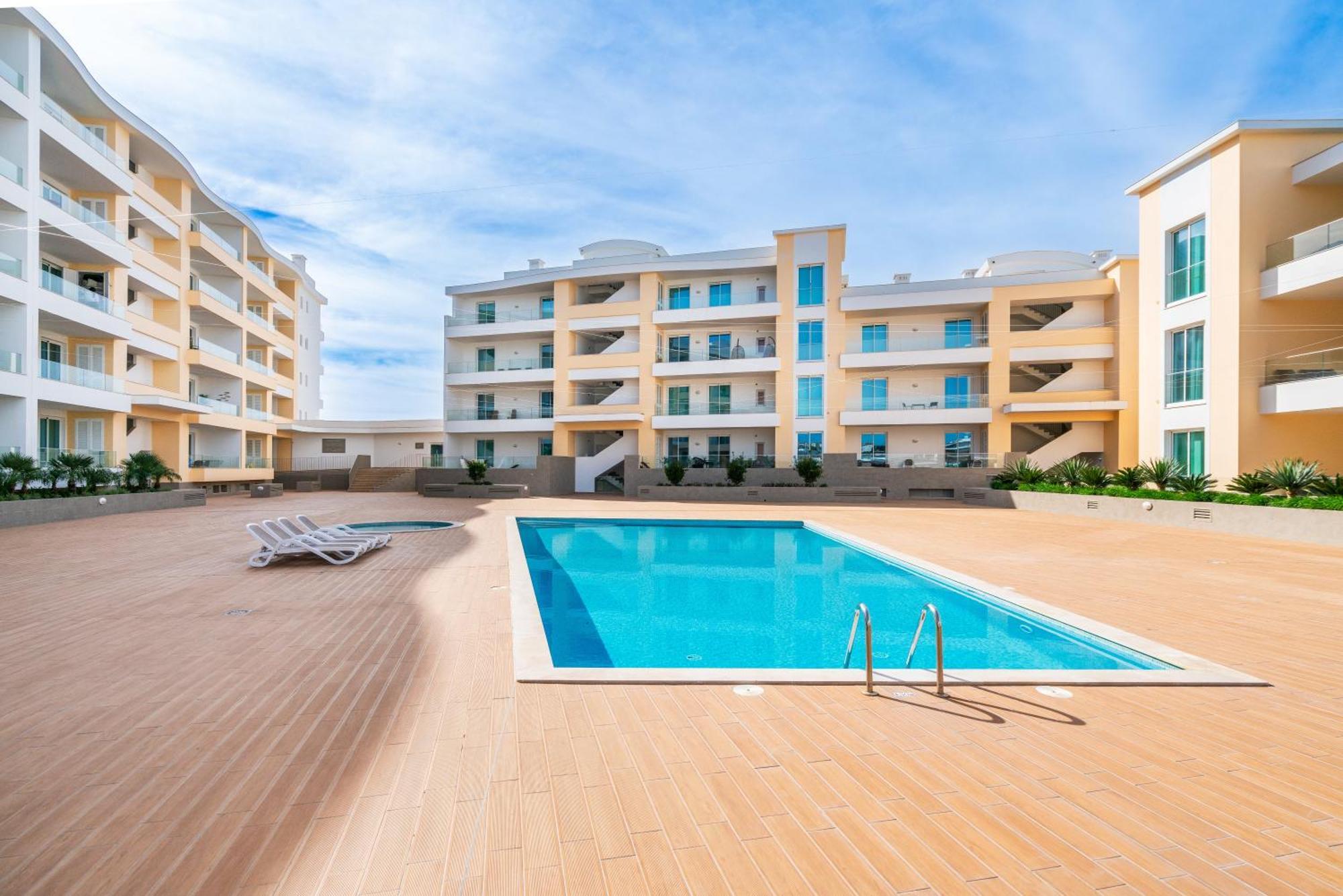 Court View - Modern 2 Bedroom * Lagos