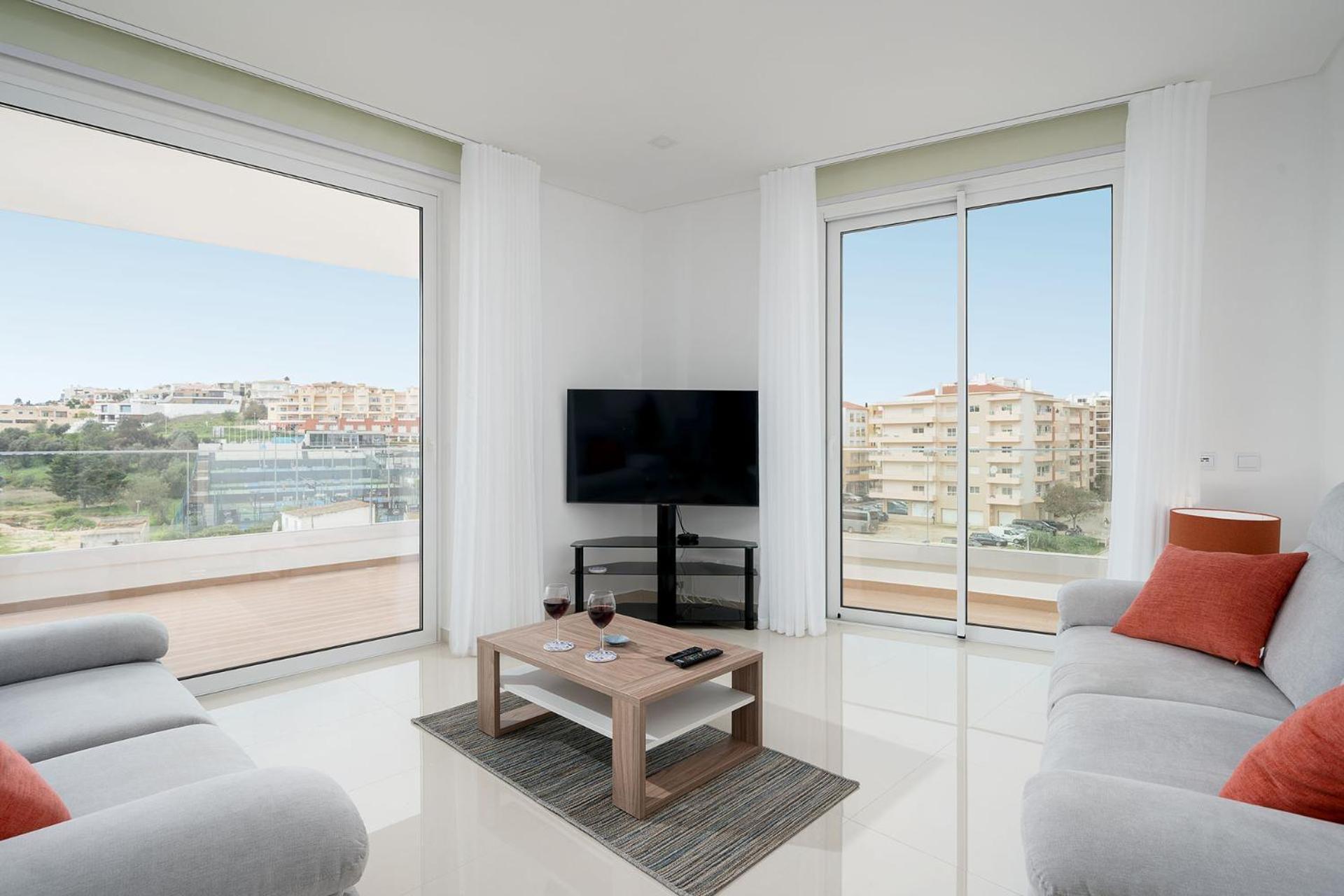 Court View - Modern 2 Bedroom Apartment *